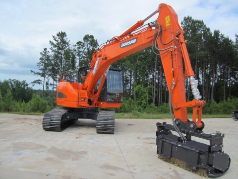 Doosan Brush Cutter w/Case Drain
